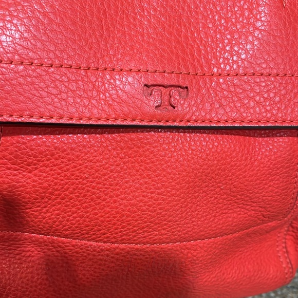 TORY BURCH  HALF MOON POPPY ORANGE SAMBA PEBBLE GRAIN LEATHER SHOULDER BAG PURSE - Picture 2 of 12